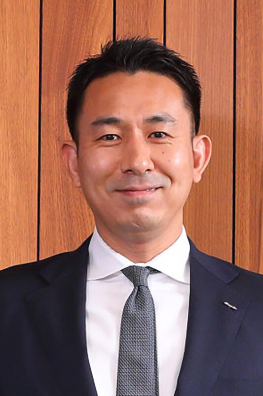 インダストリーソリューション本部第1営業統括部サービス第1営業部 部長  鈴井 祥吾